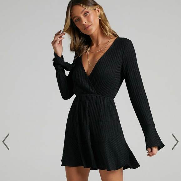 Showpo. Dresses & Skirts - EUC Showpo Black V-Neck Mini Dress Flowy Black Medium/ Size 10